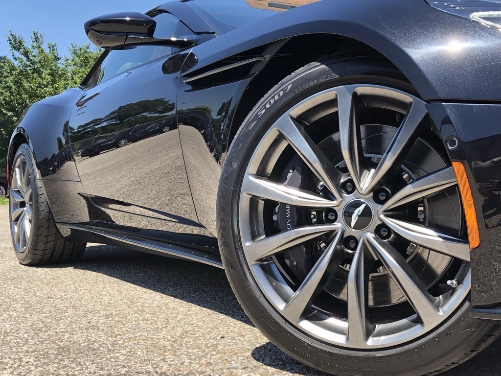 New 2019 Aston Martin Db11 Volante Rwd 2d Convertible - 